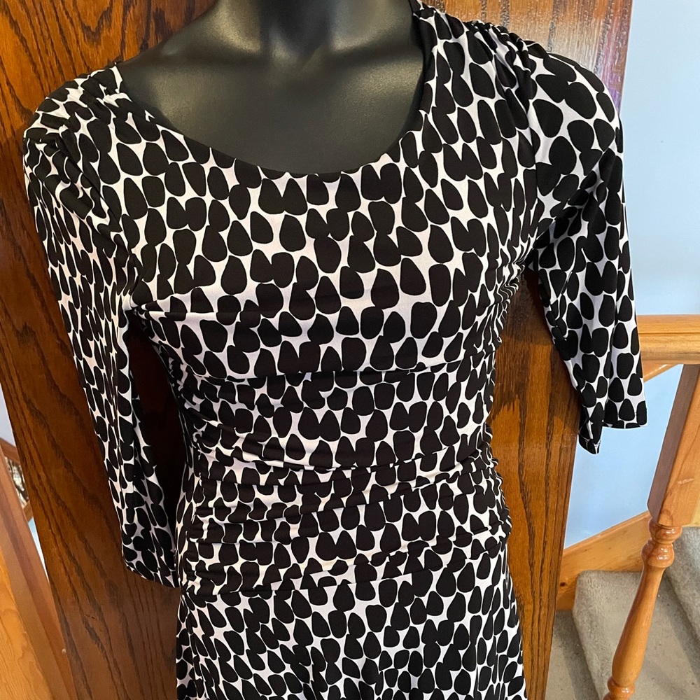 Black and white 3/4 sleeve dress